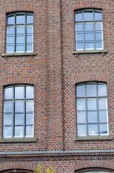 Sprossenfenster aus Holz oder Kunststoff