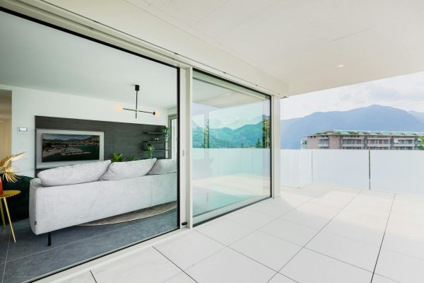 Lassen Sie mit modernen Schiebetüren für die Terrasse Licht und Luft in Ihre Wohnung. Jetzt bei Fenster-Welten konfigurieren.